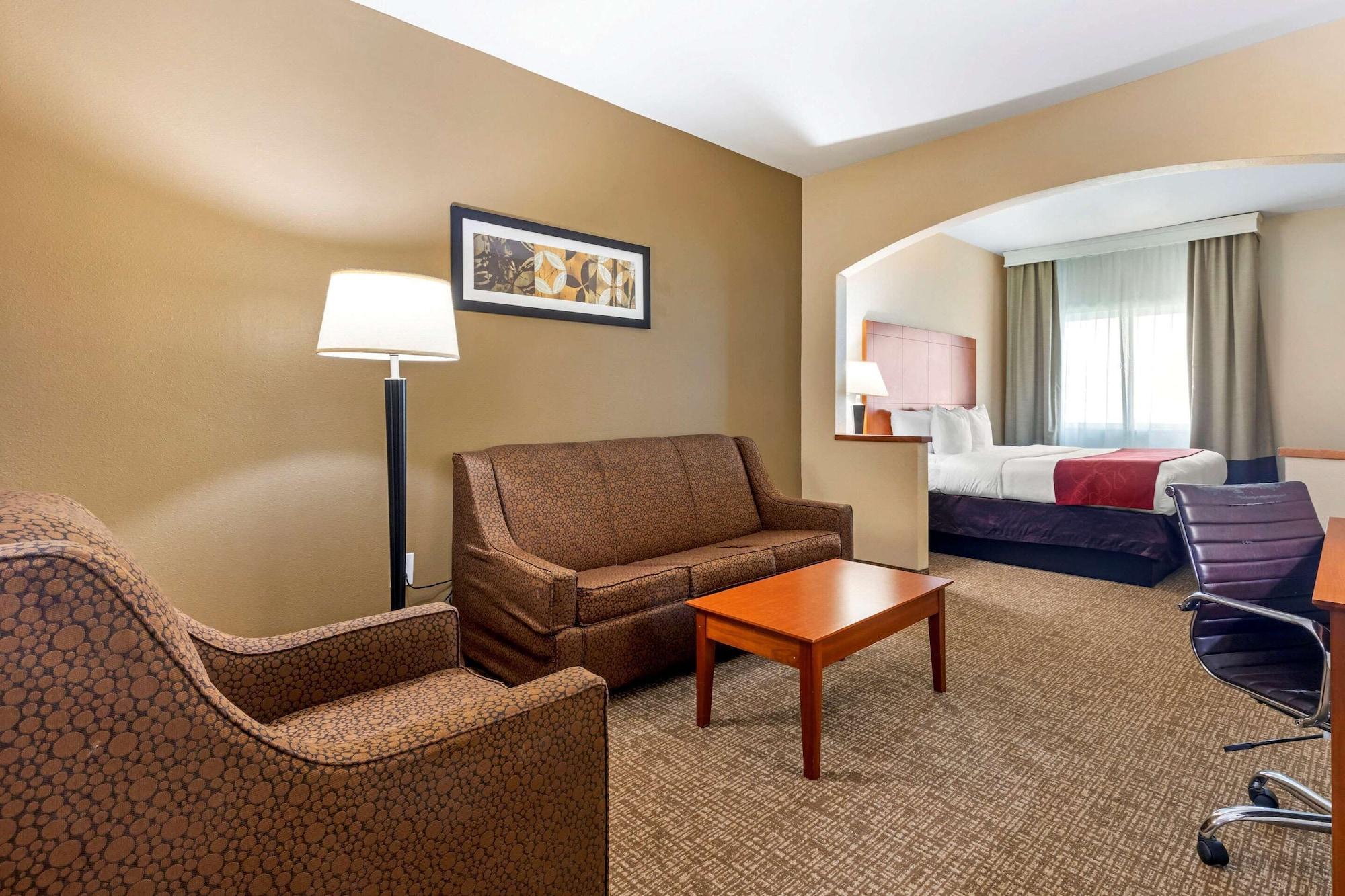Comfort Suites North Dallas Exterior photo